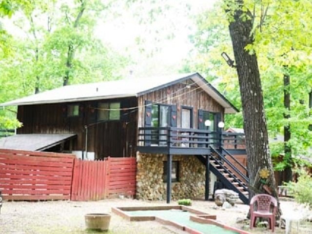 Cabin_10_Front